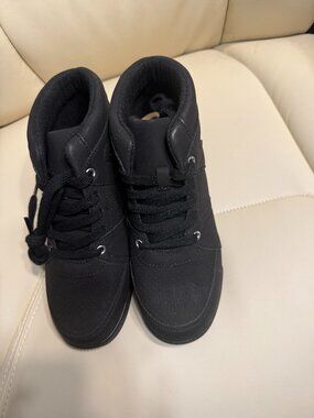 COMFORTVIEW IN A SIZE 7.5 WIDE BLACK HI TOP SNEAKER BRAND NEW